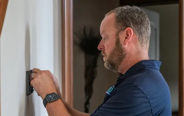 Photo of dealer installing MyHomeComfort Thermostat